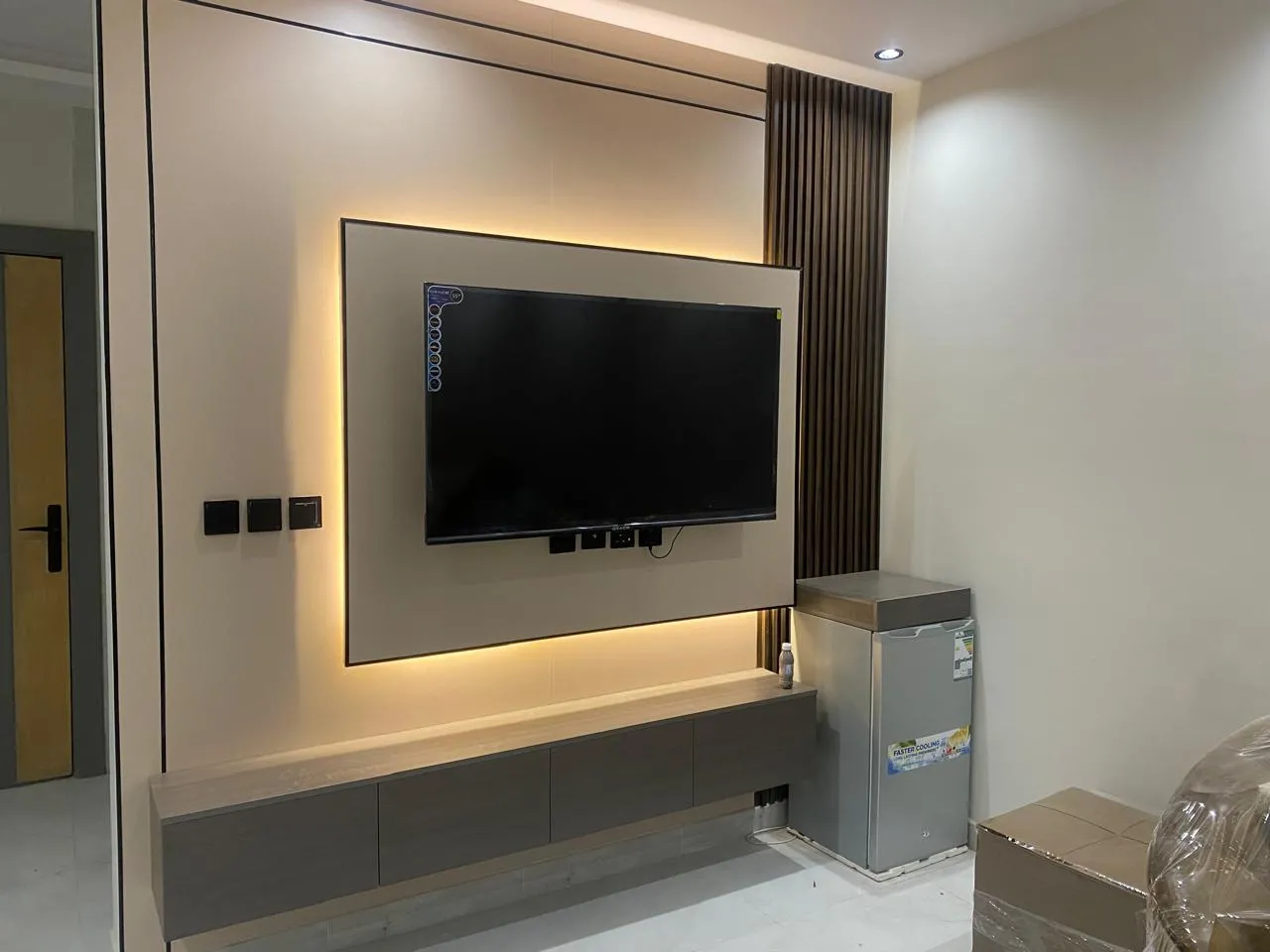 معلم ديكورات تلفزيون ومرايا حي القويعية