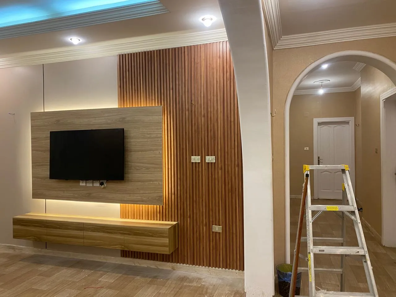 معلم ديكورات شاشات وبديل الشيبورد حي المرسلات