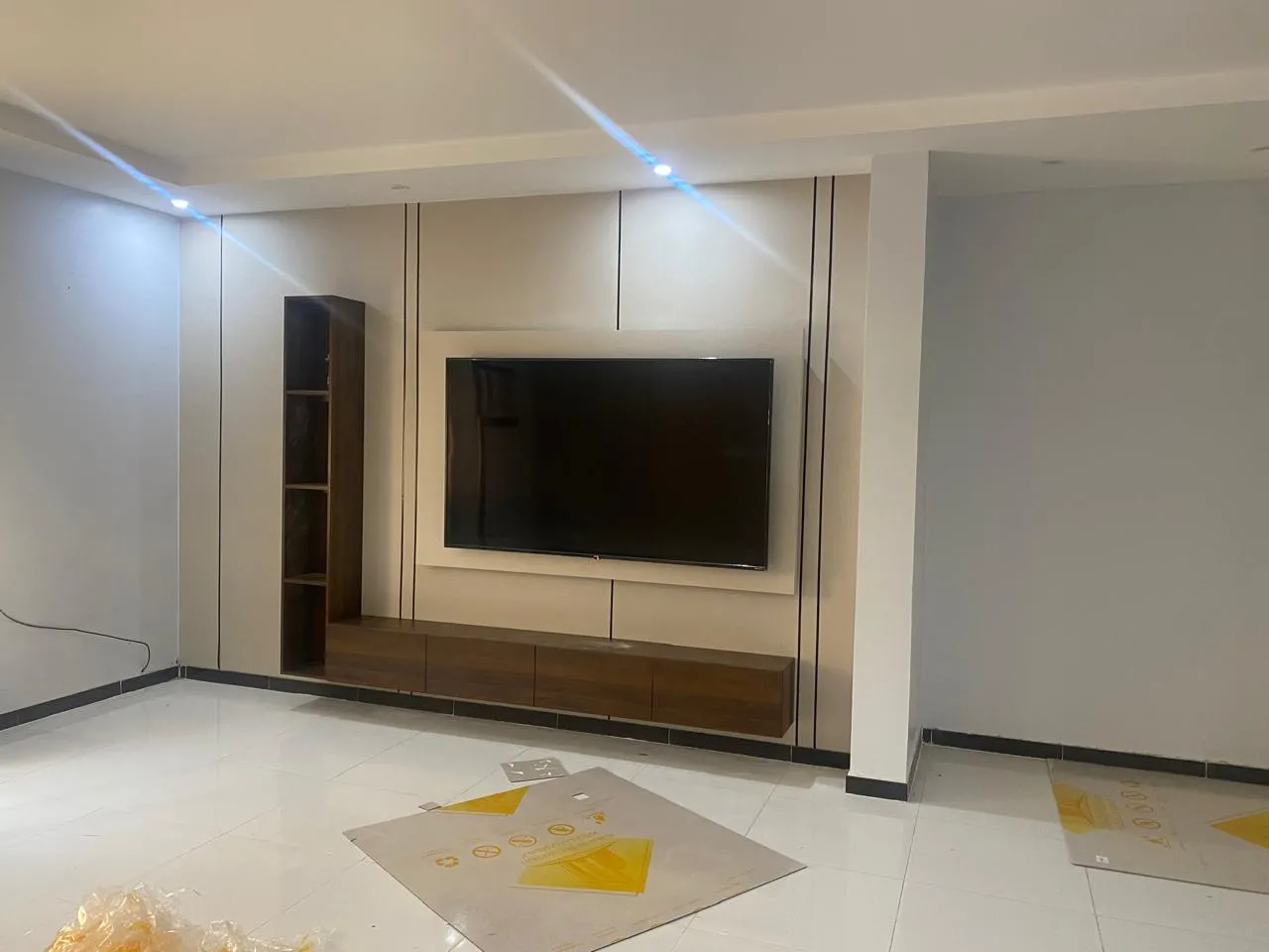 معلم ديكورات شاشات وبديل الشيبورد حي المرسلات