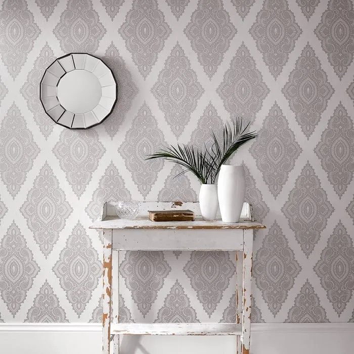 معلم تركيب ورق حائط بخبرة أكثر من 10 سنوات بالرياض