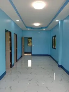 معلم العوازل والدهانات والترميم في حي نمار ولبن بالرياض 