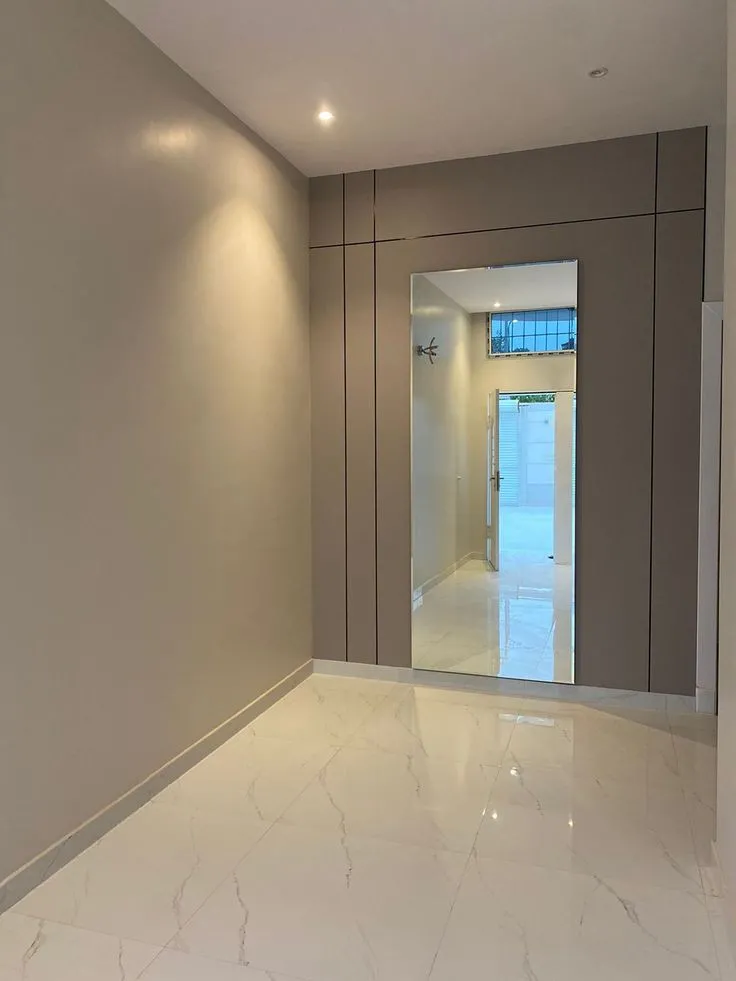 معلم دهانات وديكورات فوم وبديل الشيبورد ودواليب في حي الملز 